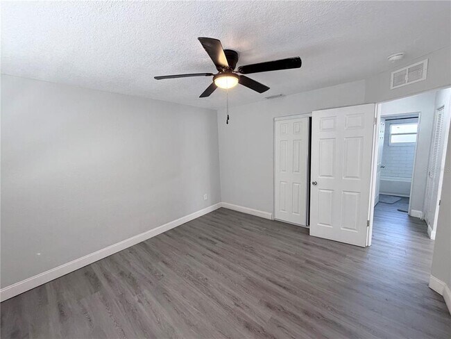 Building Photo - 1717 Bush Ave