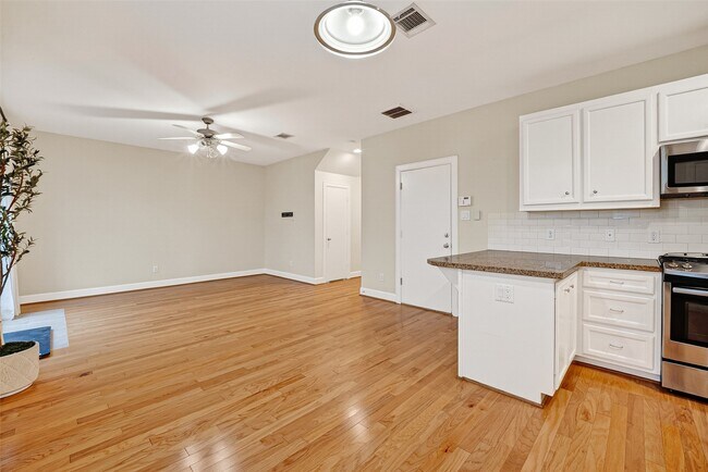 Building Photo - 3730 Main Poplar Dr