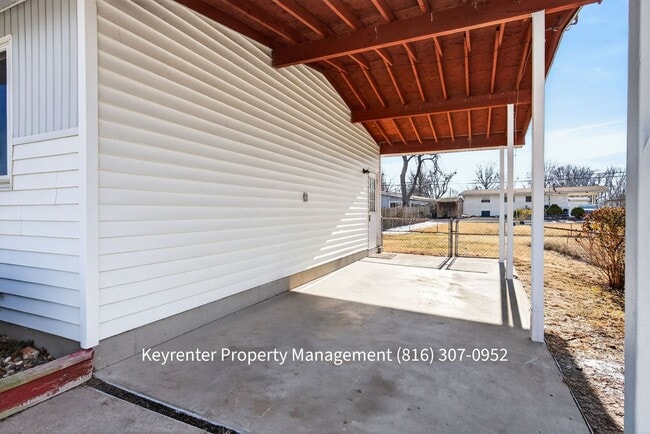 Building Photo - Spacious Florissant Home with Finished Basement & Bar