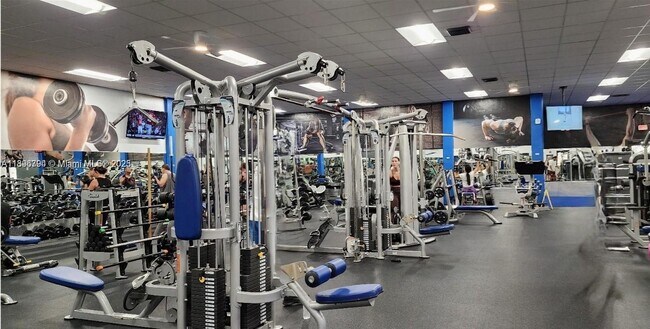 Building Photo - 301 Racquet Club Rd