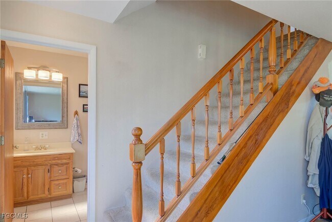 Building Photo - 373 Hile Ln