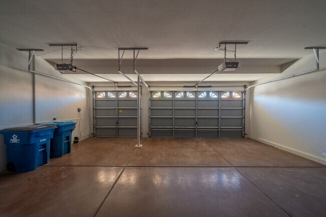 Building Photo - 4654 Stuttgart St