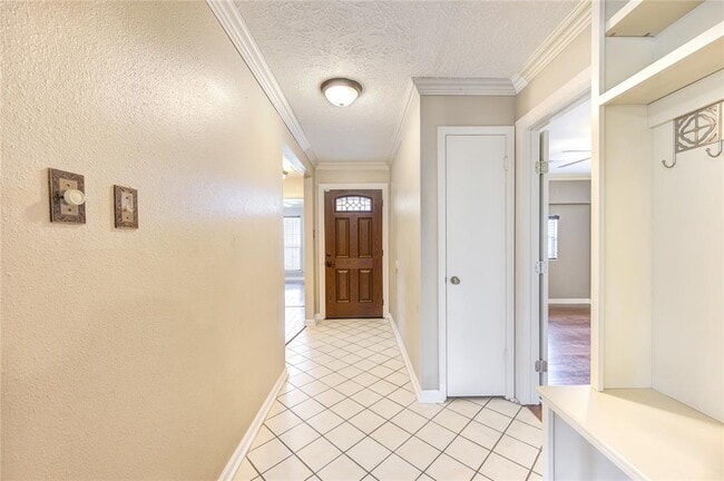 Building Photo - 4705 Dogwood Dr