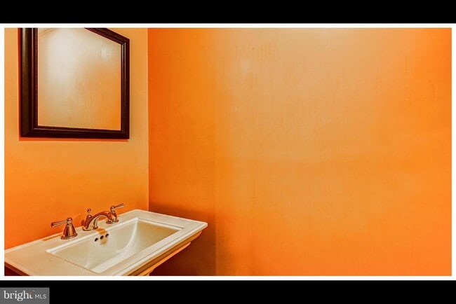 Building Photo - 26 Spring Glen Ct