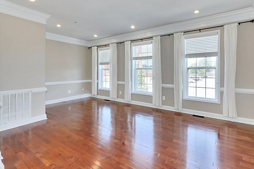 Living Room - 2022 N Culpeper St