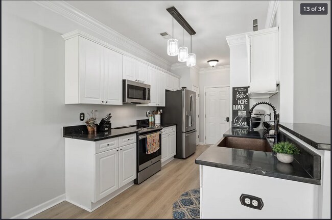 Building Photo - 3143 Enclave Ln