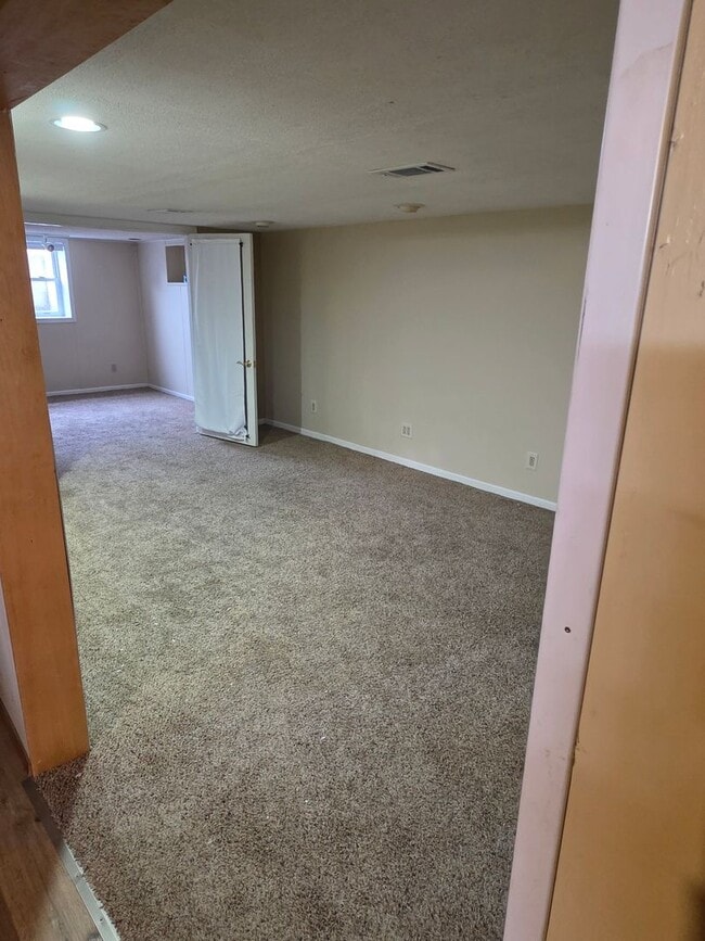 Building Photo - 4 Bedroom | 2 Bathroom | 1 car garage | Fully Fenced Yard | Great Location