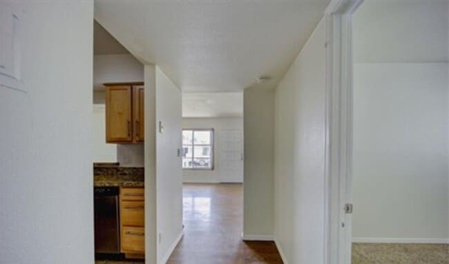 Building Photo - 3 Bedrooms | 2 Bathrooms | Washer & Dryer Included - OLD TOWN LITCHFIELD PARK