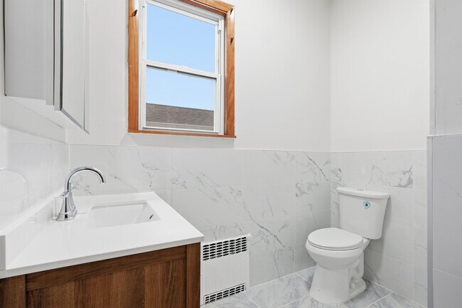 Building Photo - 143 W 26th St