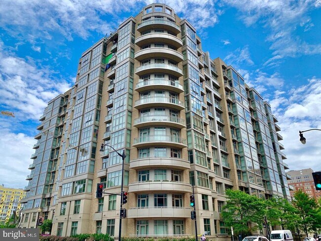 Building Photo - 811 4th St NW