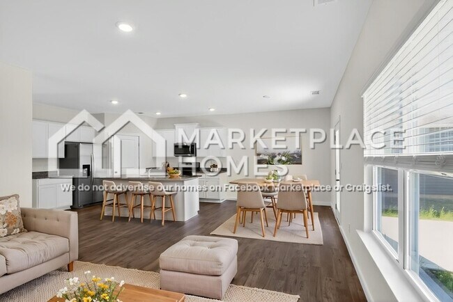 Building Photo - 3220 Highline Dr