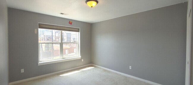 Building Photo - Beautiful Bull Mountain 4 Bedroom 2 1/2 Bath Home Just a Block from the Community Pool and Park!