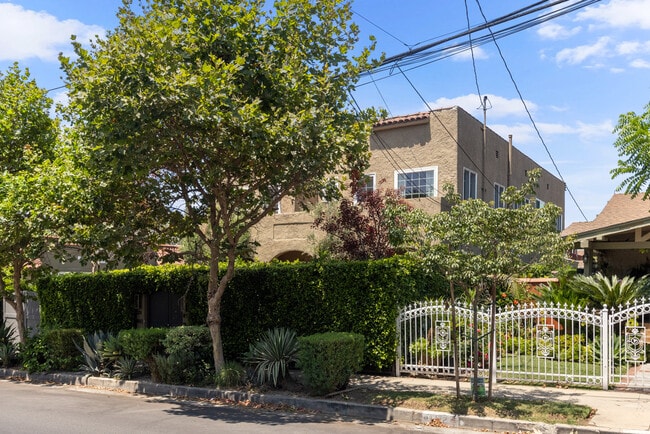 Building Photo - 813 1/2 N Coronado St