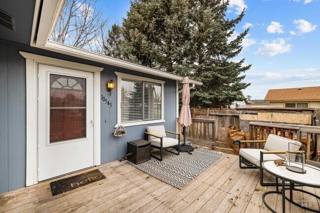 Building Photo - 10543 W Poppy St