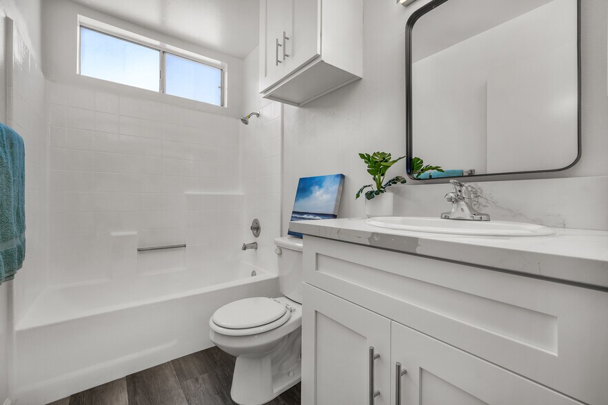 Building Photo - 2400 Walnut Ave