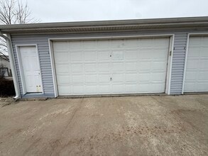 Building Photo - 3170 W Monroe St