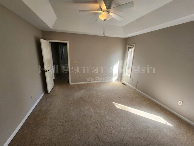 Building Photo - 4000 Laurel Park Hwy