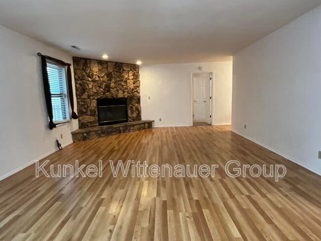 Building Photo - 23 Innsbruck Ln