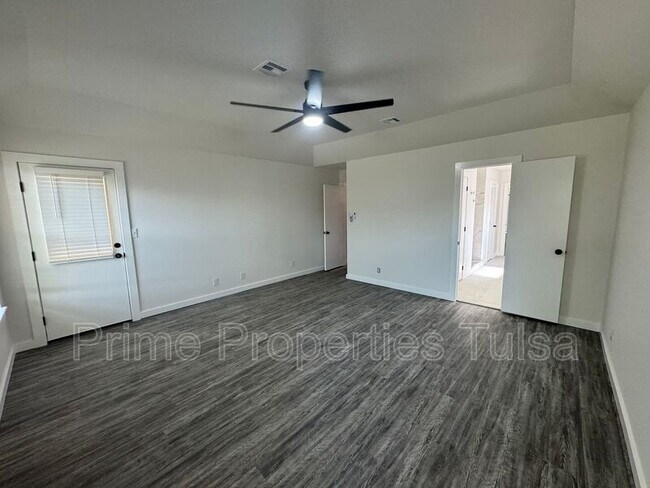 Building Photo - 1208 S 35th St