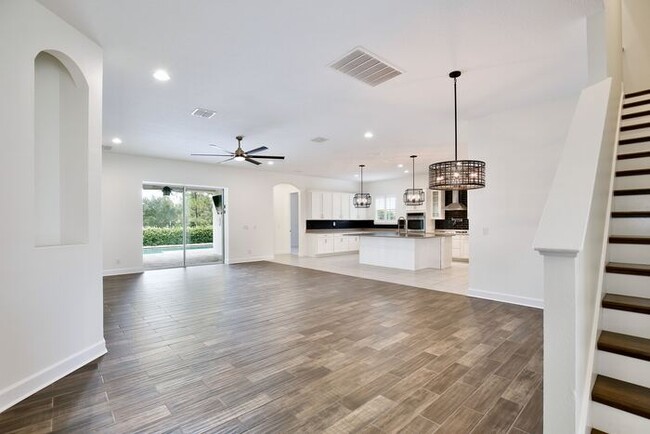 Building Photo - Elegant 5-Bedroom Pool Home for Rent in Sa...