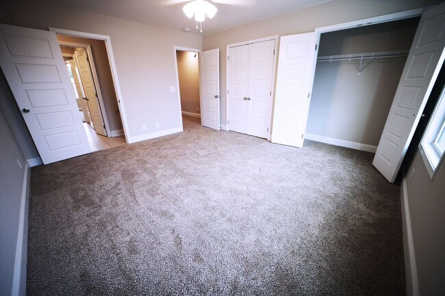 Building Photo - 220 Drayton Dr