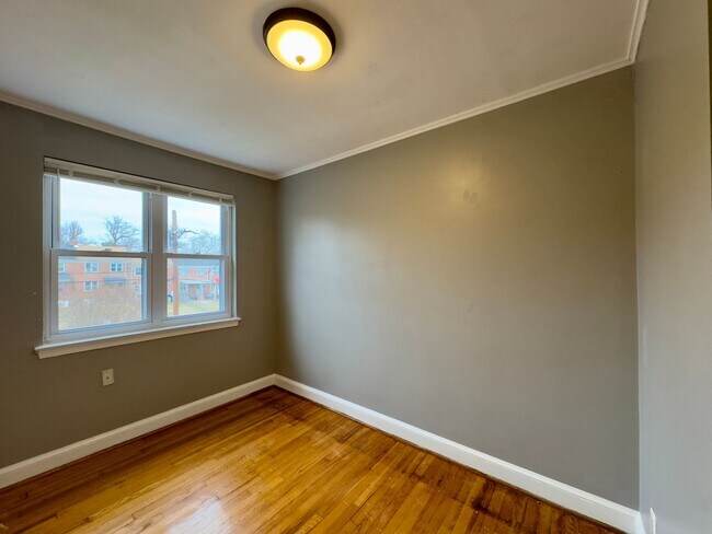 Building Photo - Charming 4 Bedroom/2 Bathroom Townhome in Mid-Govans, MD!