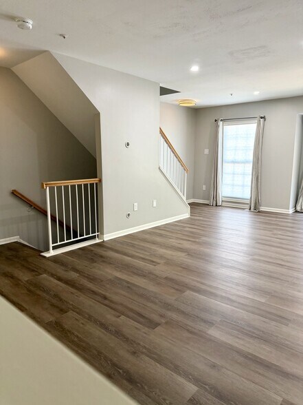 Building Photo - 1523 Ashburnham Dr