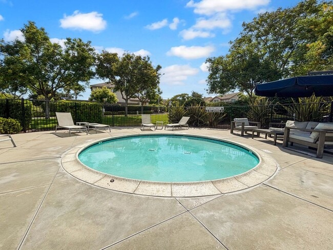 Building Photo - Beautiful 5BD/3BA House in Otay Ranch W/ W...