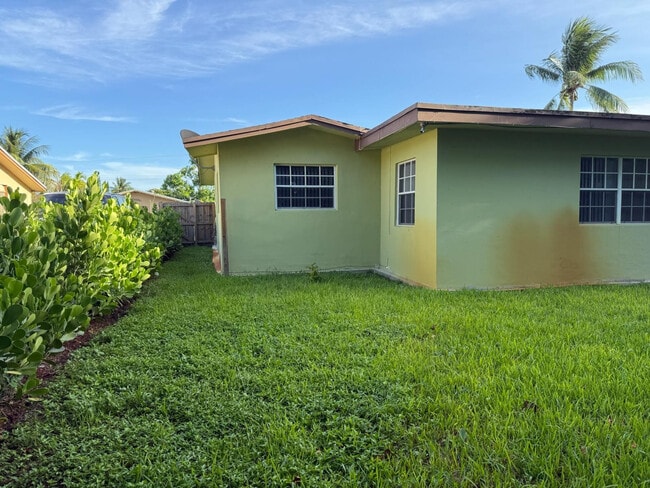 Building Photo - 5839 NW 16th St