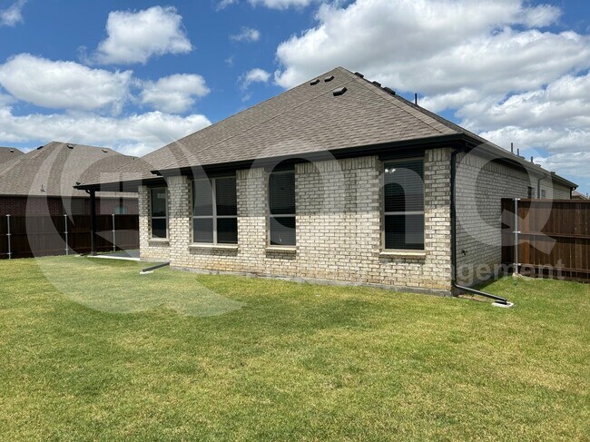 Building Photo - 533 Oleander Dr