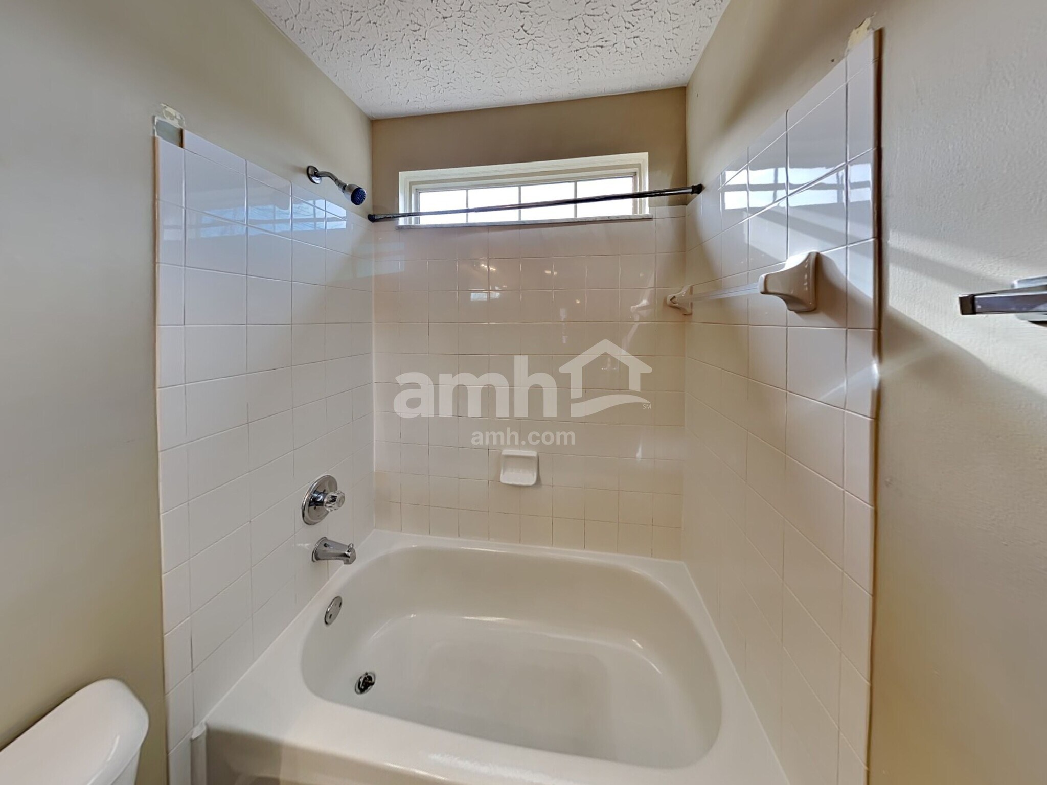 Building Photo - 8865 Kingsley Dr