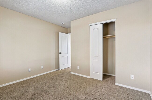 Building Photo - 732 Desert Sage Dr