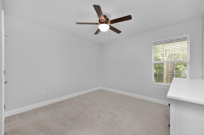Building Photo - 2642 Barefoot Creek Cir