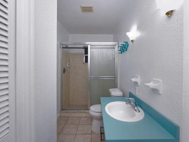 Building Photo - Recently painted 4BR/3BA home with tile floors throughout, fenced yard, detached garage, and prim...