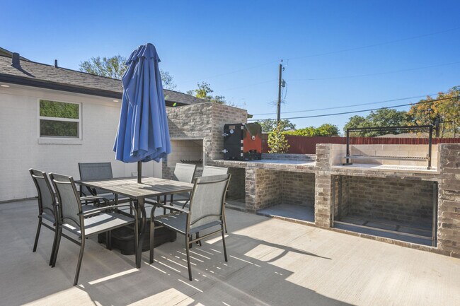 Building Photo - 1611 Armistead St