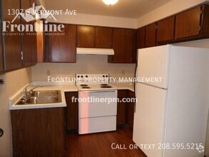 Building Photo - 1307 S Vermont Ave