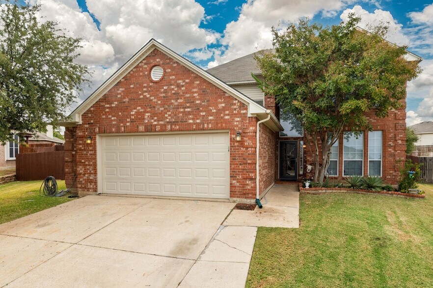 Building Photo - 8733 Shadow Trace Dr