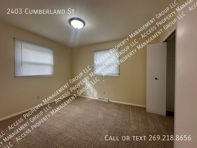 Building Photo - Large Westwood Kalamazoo home for rent!  4...