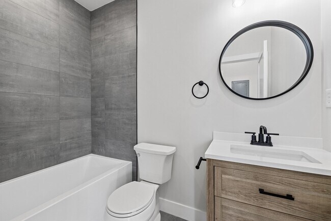 Building Photo - 152 Marion St