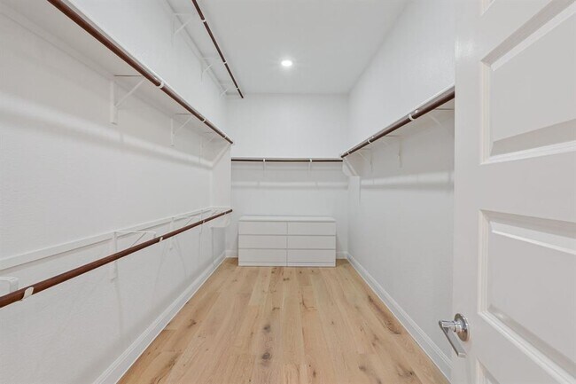 Building Photo - 10709 Lavon Bend