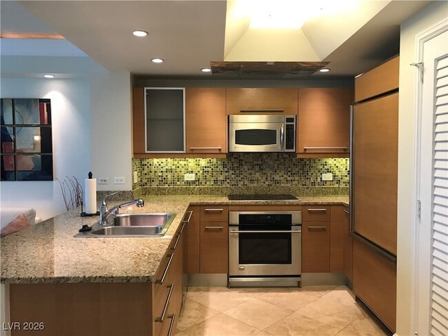 Building Photo - 322 E Karen Ave