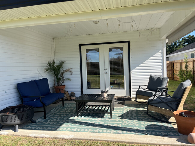 Building Photo - 5236 Peach Dr