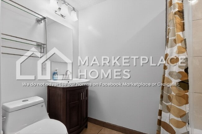 Building Photo - 1610 Jay St