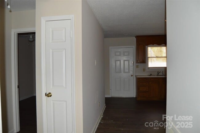 Building Photo - 309 Vance St