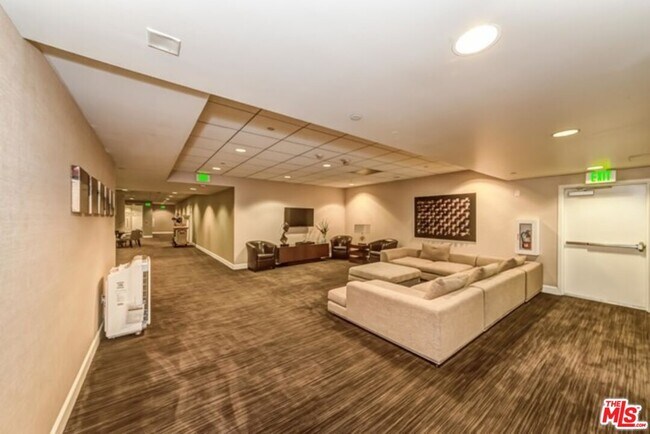 Building Photo - 3223 W 6th St