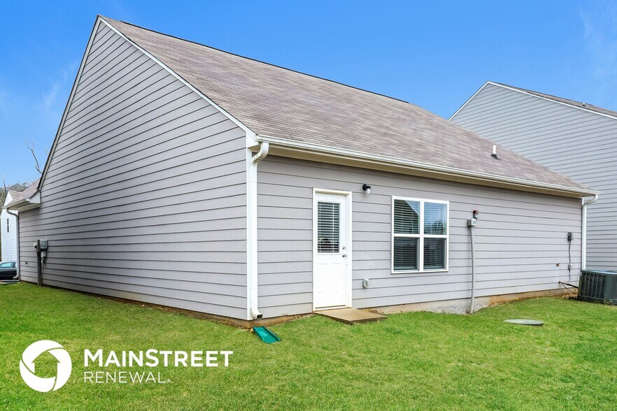 Building Photo - 585 Clover Cir