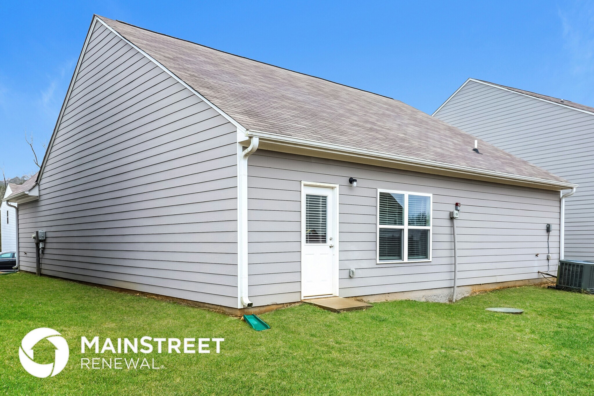 Building Photo - 585 Clover Cir