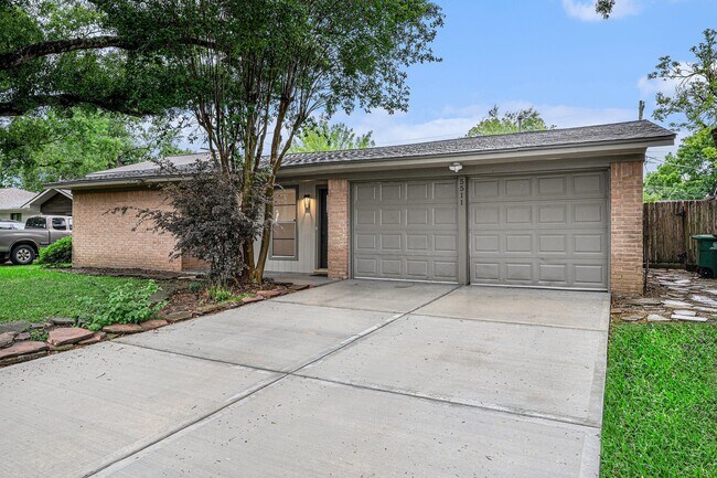 Primary Photo - 5511 Loch Lomond Dr