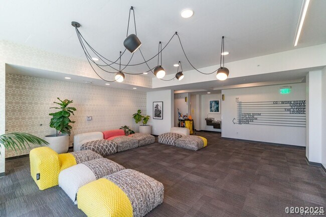 Building Photo - Ke Kilohana –$2700 Modern 1 Bed / 1 Bath Condo with Parking in Ward Village