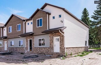 Building Photo - BEAUTIFUL 3 Bed 2.5 Bath Townhome Available!